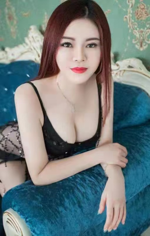 丰满肤白的美少妇