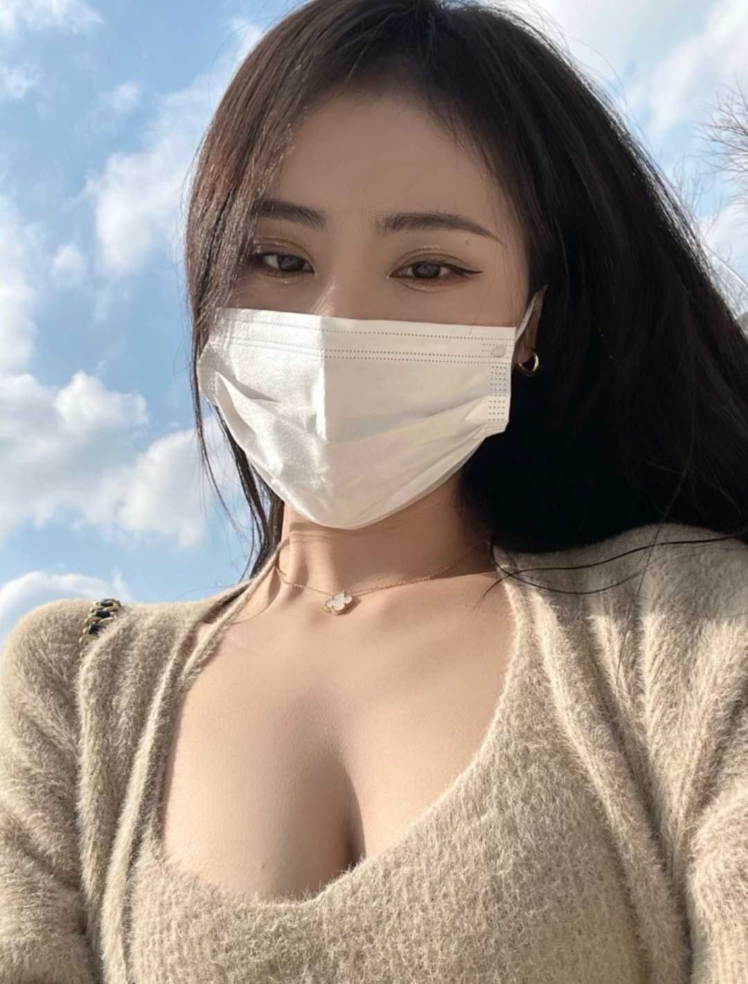 漂亮妩媚多姿的妹妹