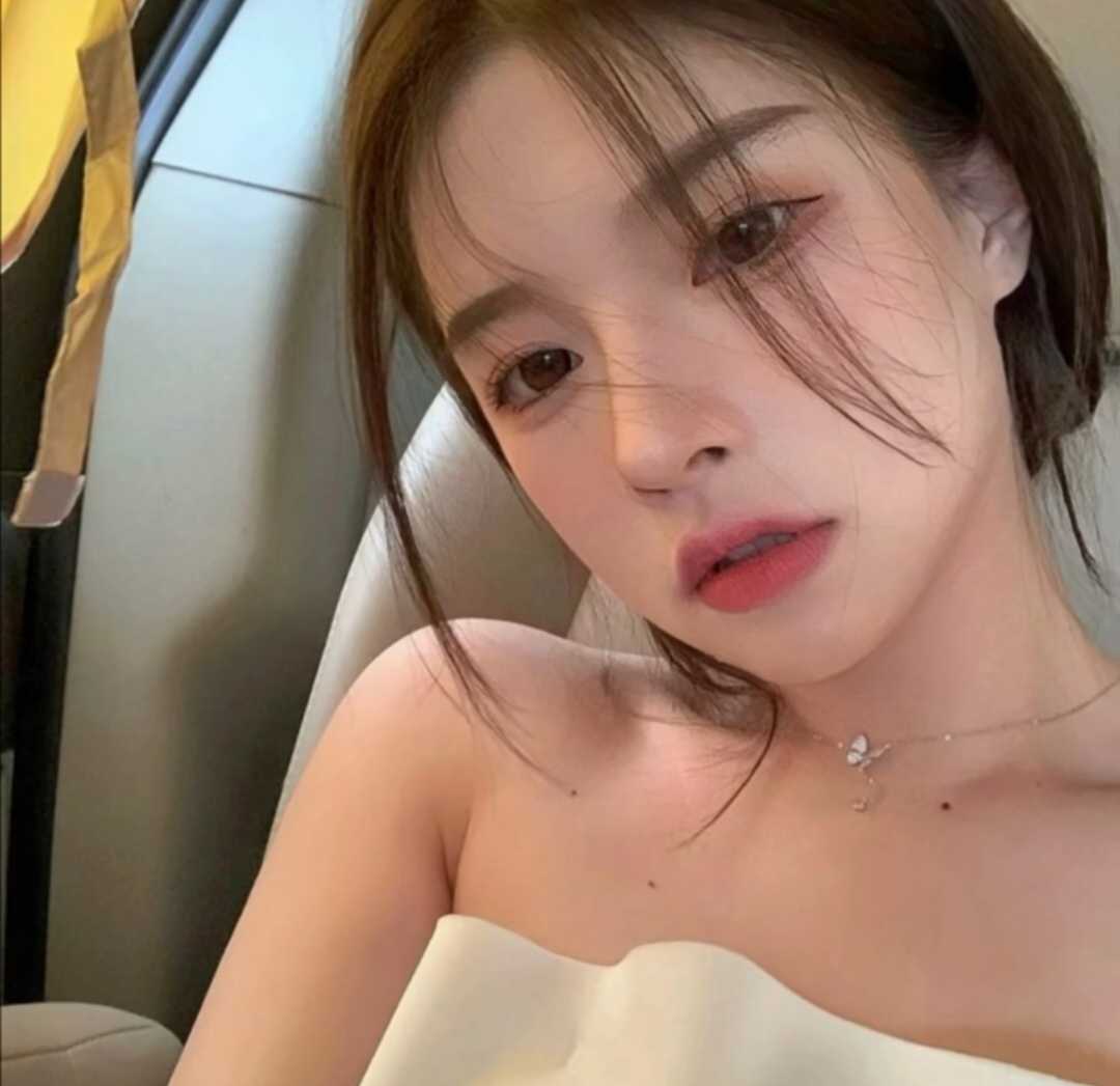 漂亮妩媚多姿的妹妹