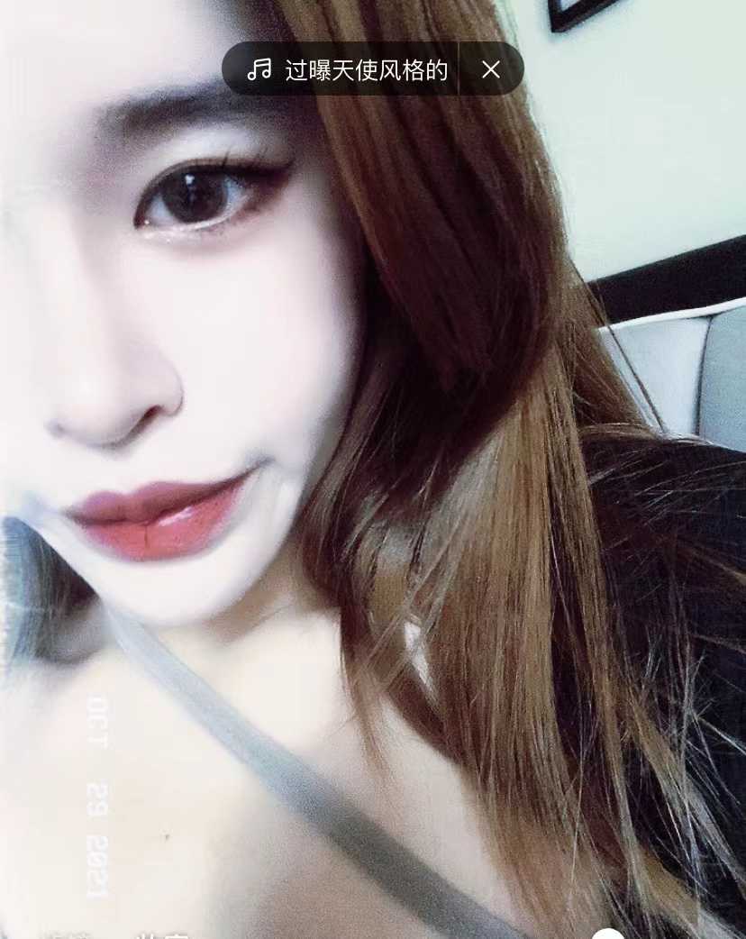 分享一个侗族漂亮兼职小姐姐