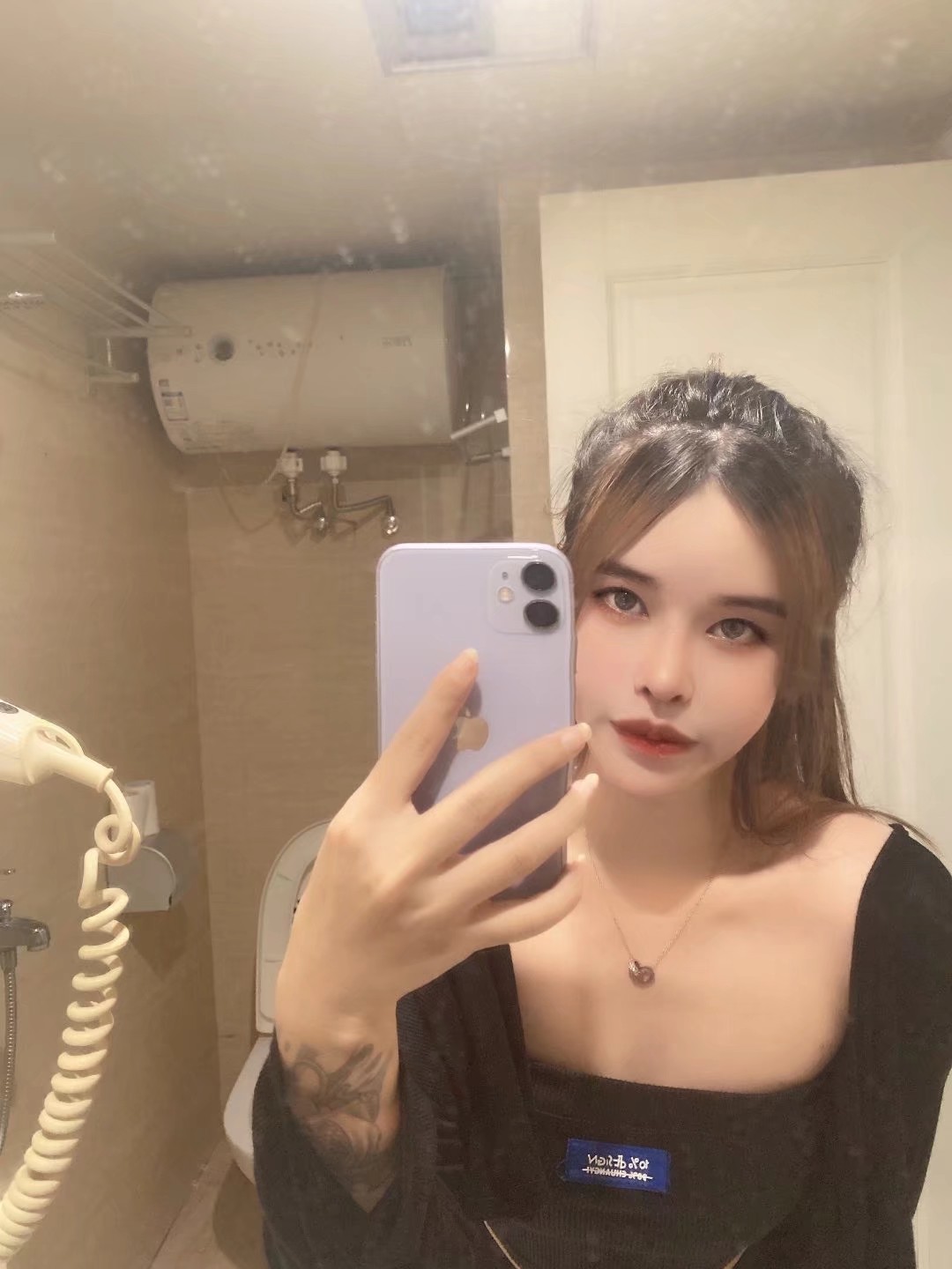 分享一个侗族漂亮兼职小姐姐