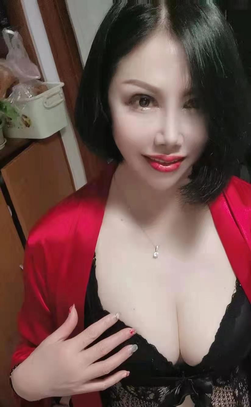 闵行区可以双通的大奶妹