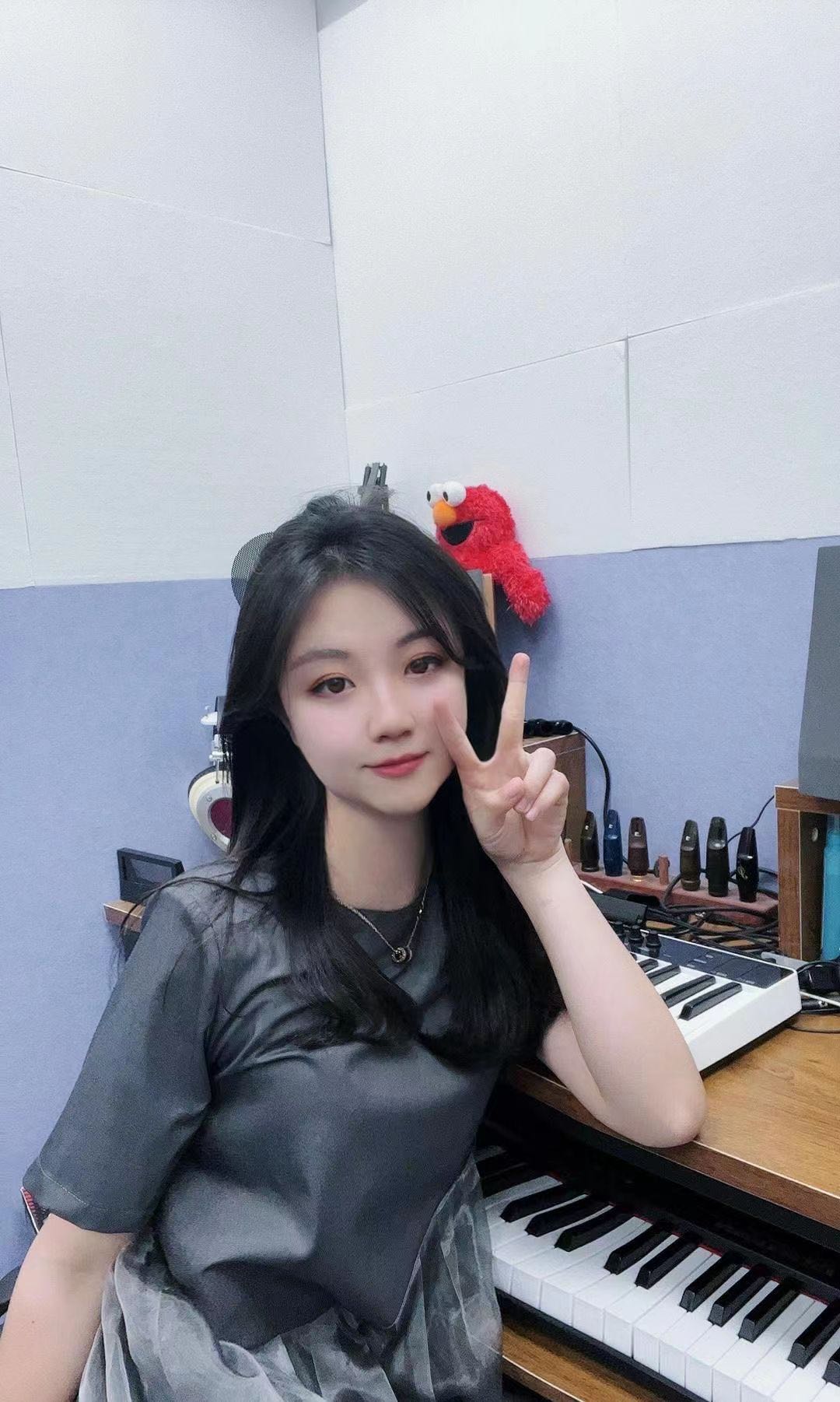 漂亮有气质上门兼职小妹