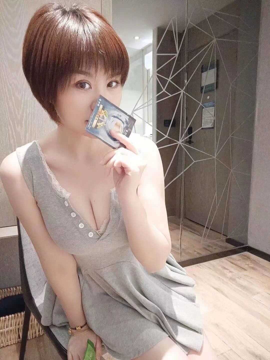 长腿短发妹,胸DH好,风Sao