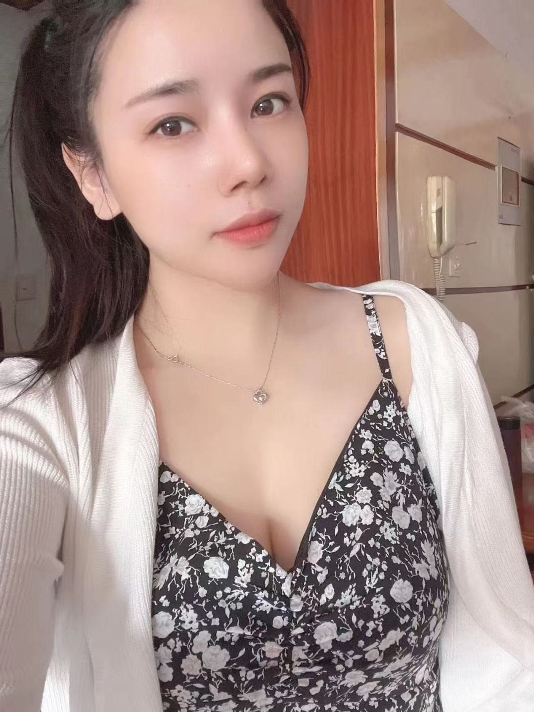 妹子比较多，00后的也有，质量比较好