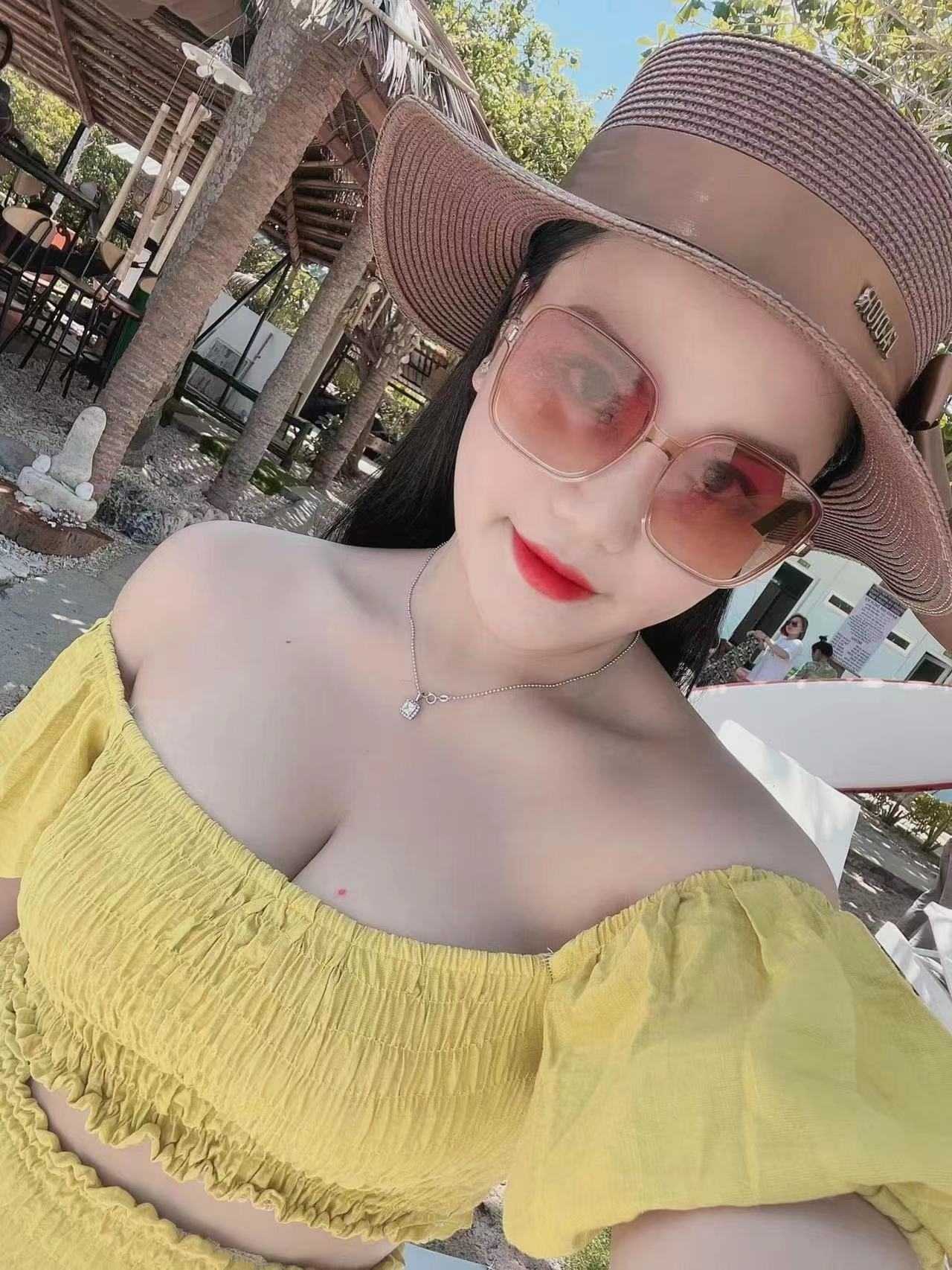 天河丰满水多嫩妹