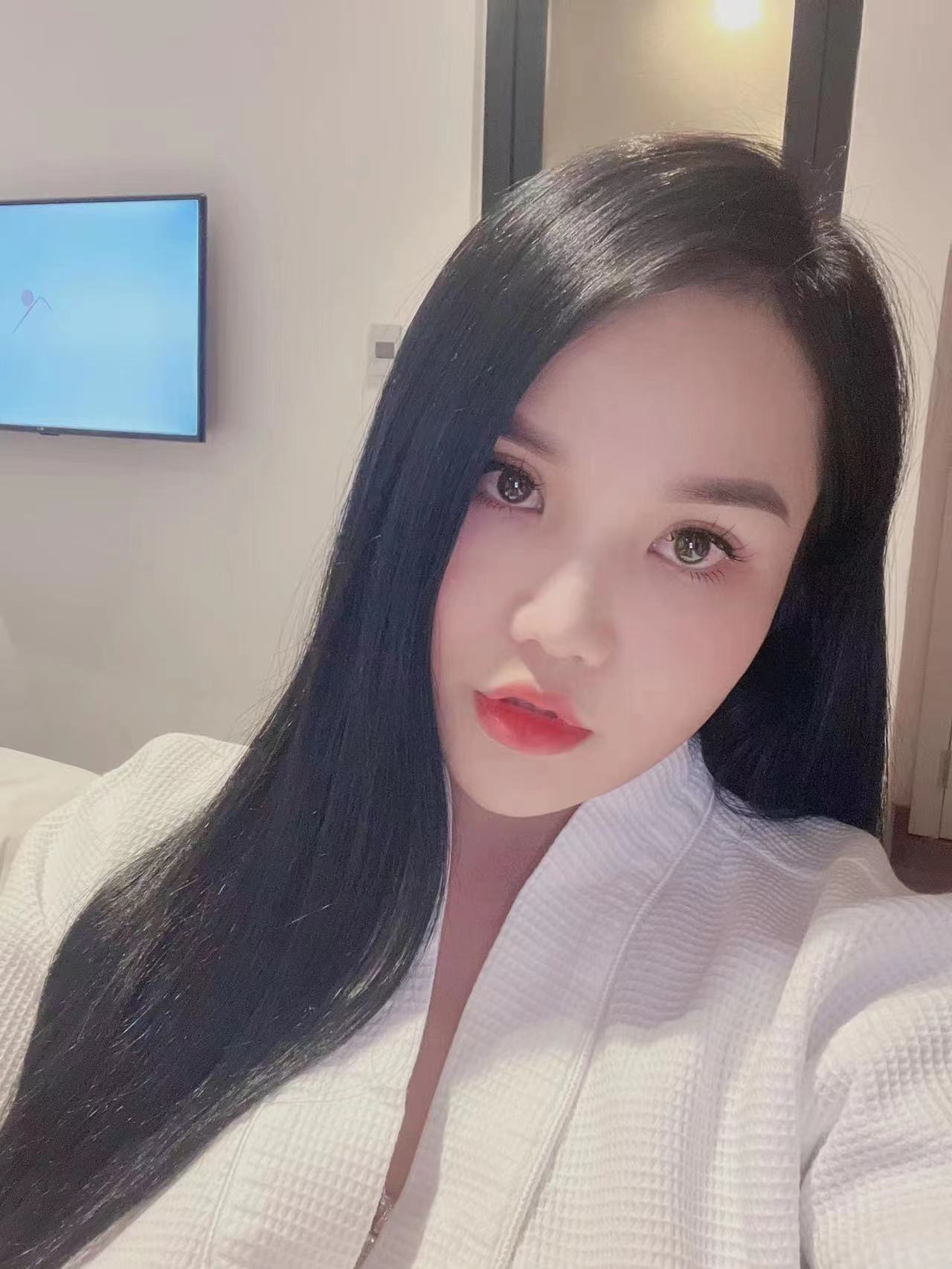 天河丰满水多嫩妹