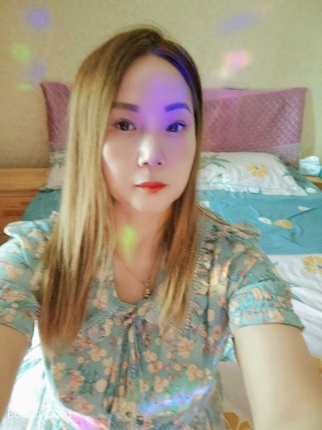 分享一个十分配合的妹子