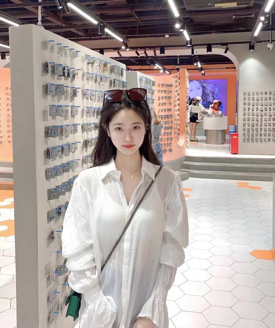 分享一个非常好看的妹子