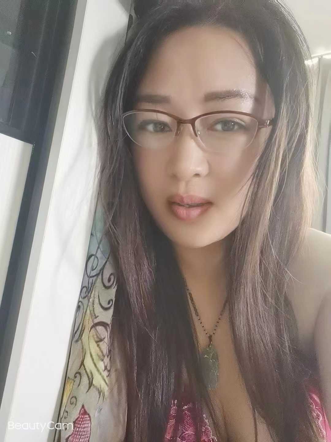 大胸少妇，风情万种