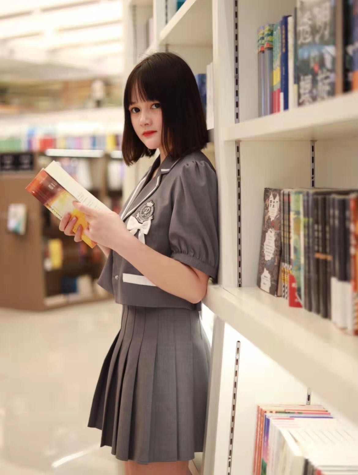 暑假兼职04年在校学生