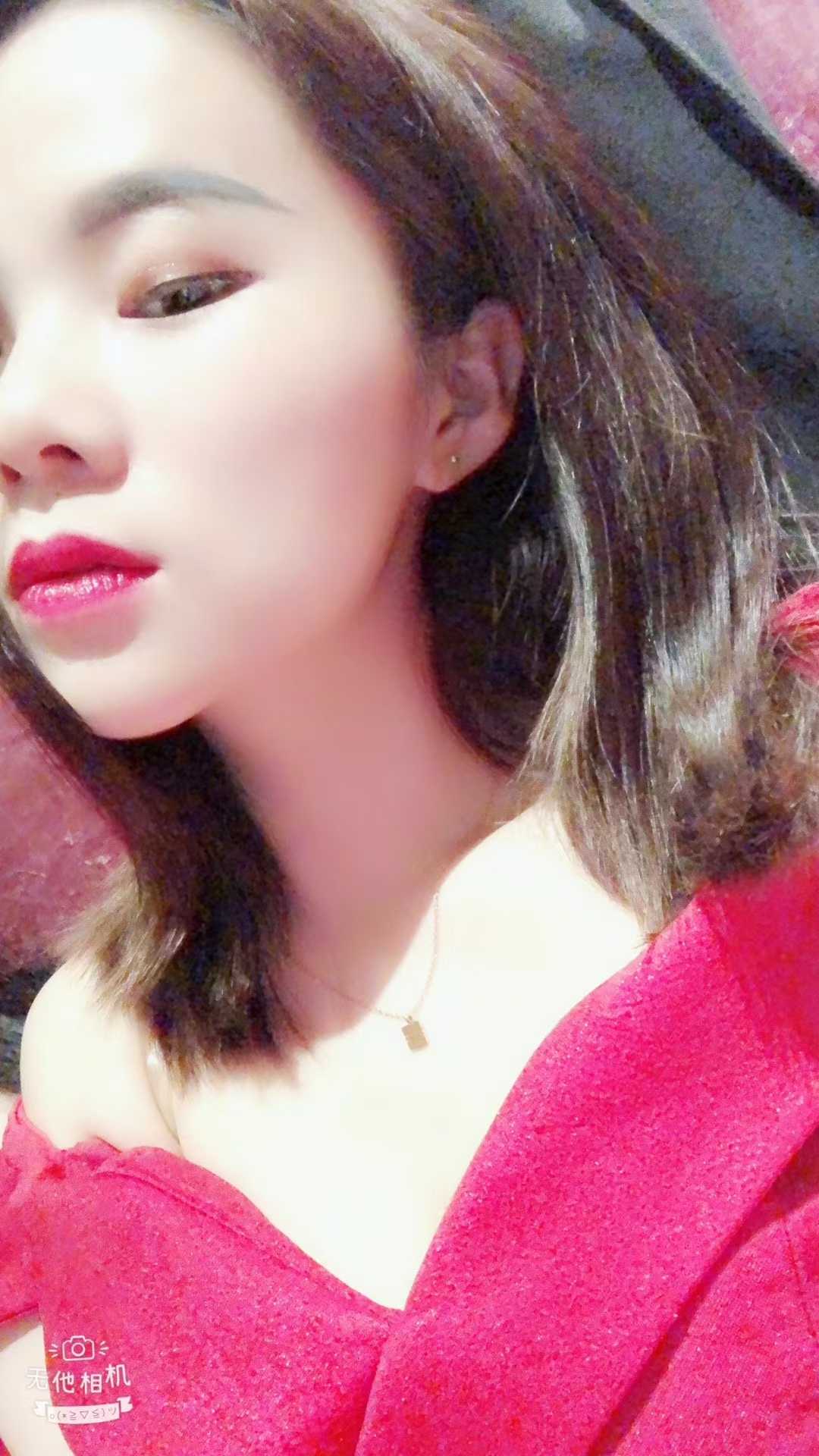 坂田龙华附近，五和地铁站的漂亮妹子，极力推荐