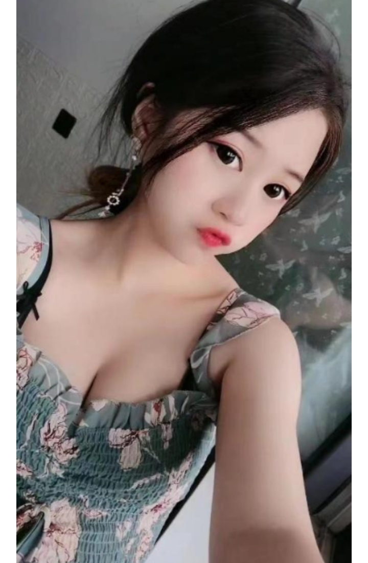 娇小姑娘非常可人