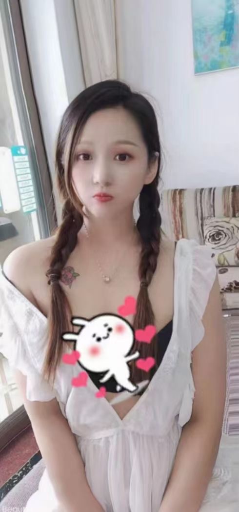 名京九合院性感苗条年轻美女欣欣