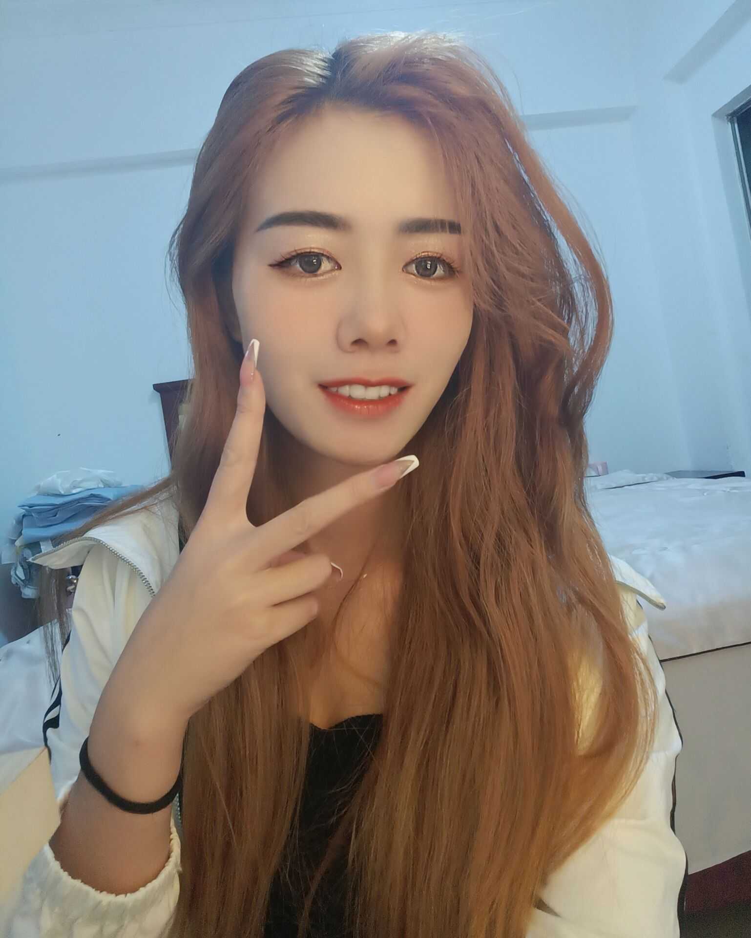 龙华区白嫩长腿美女