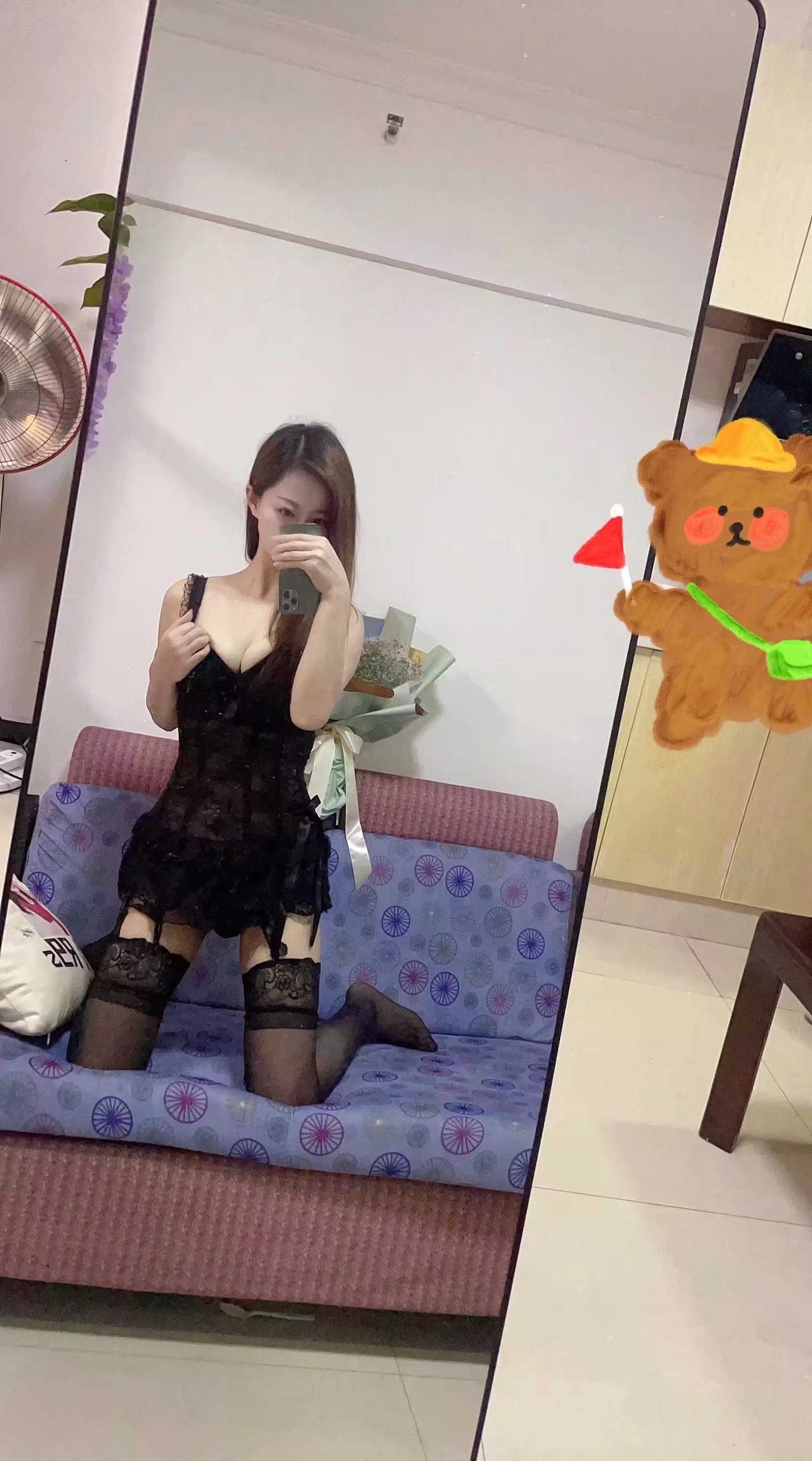 服务型小龙虾漂亮妹妹