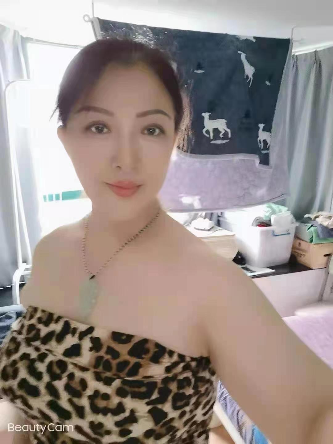 活好不催人，大胸少妇