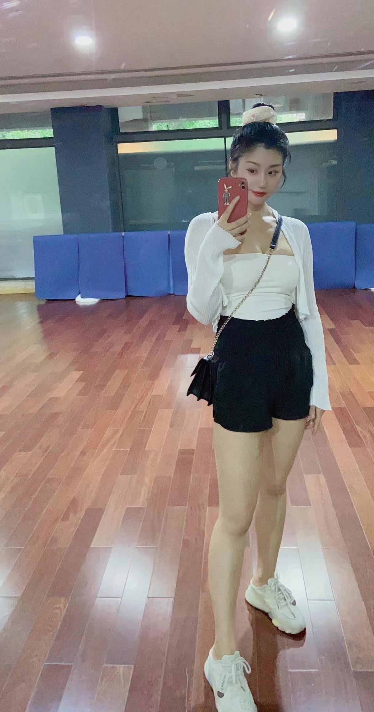 爆乳身材好，服务顶呱呱