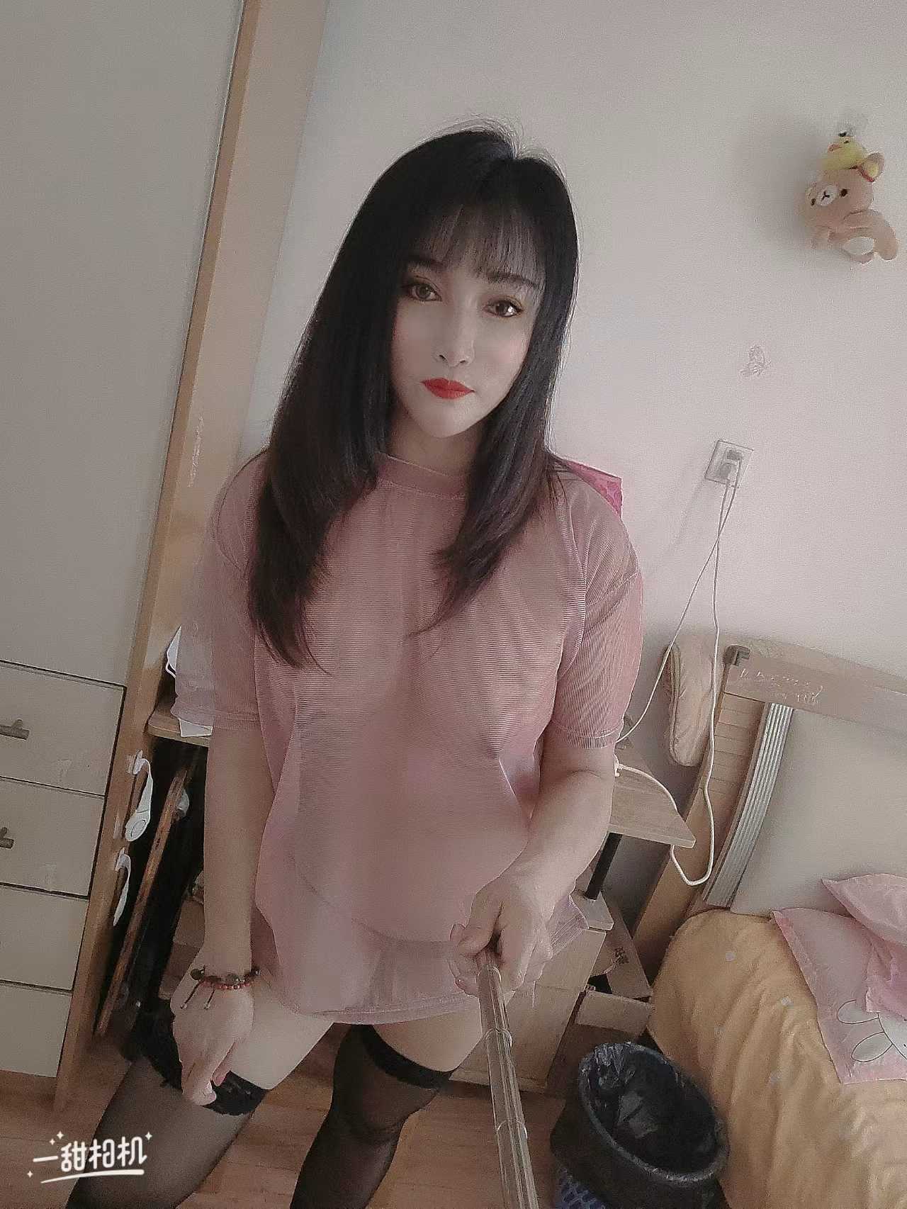 大胸大屁股兼职少妇