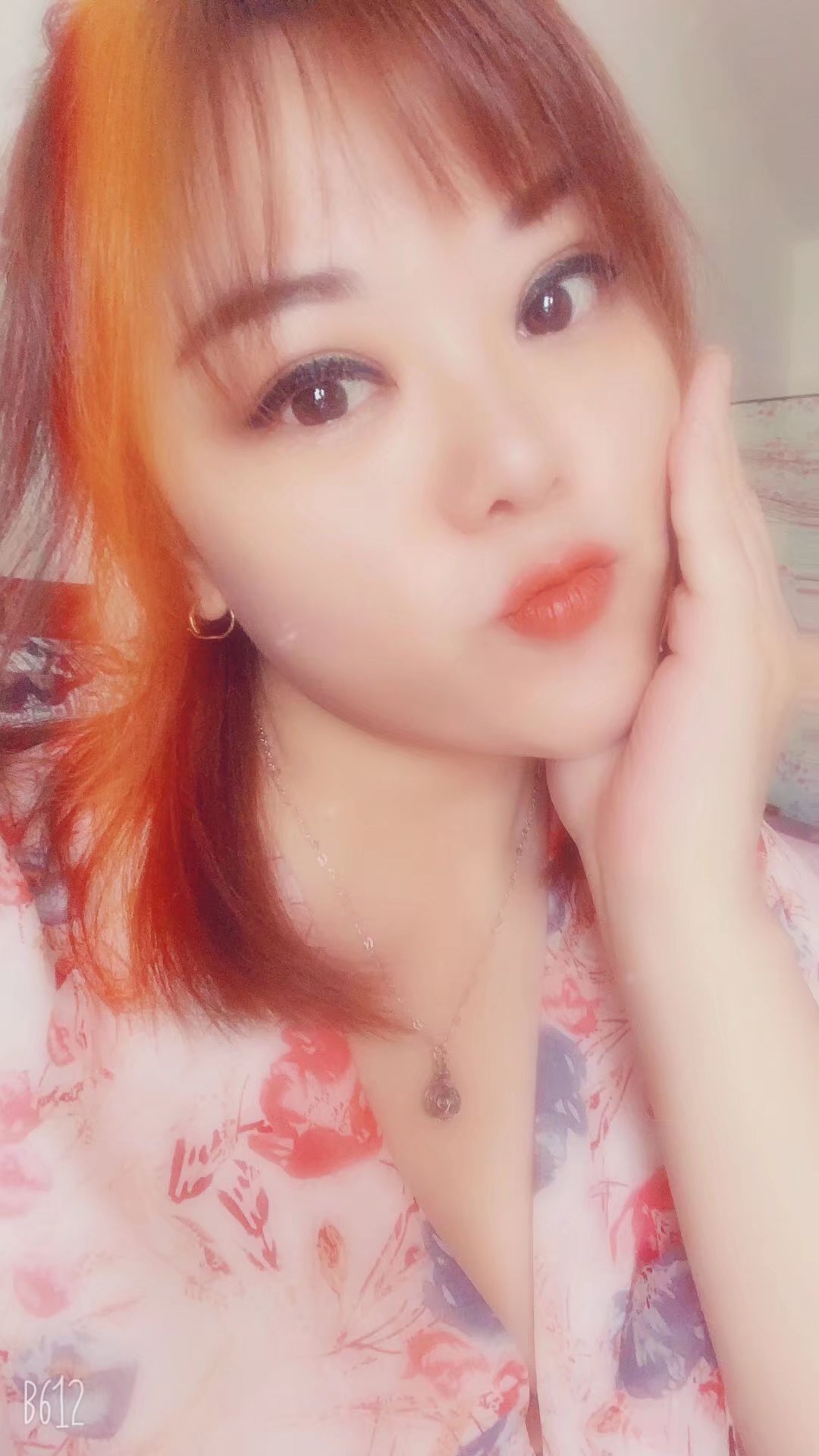 性格开朗大方的大胸东北妞