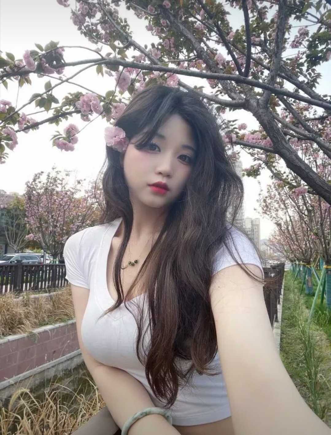 性感多姿 叫声甜美 会夹阴