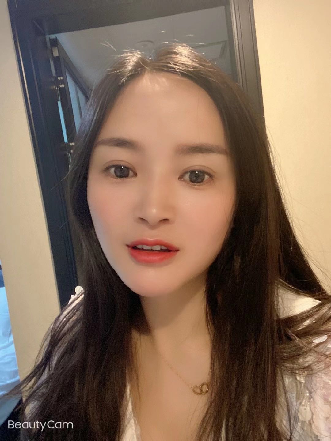 自带公寓，自己兼职，需要自己去找