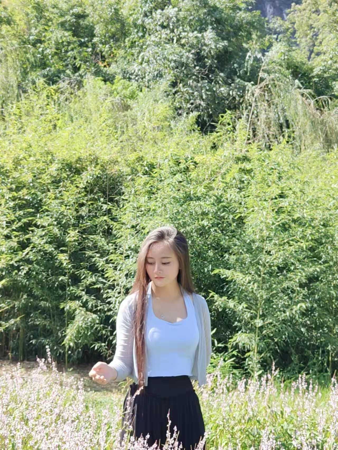 02年小萝莉 ，来自大山苗族