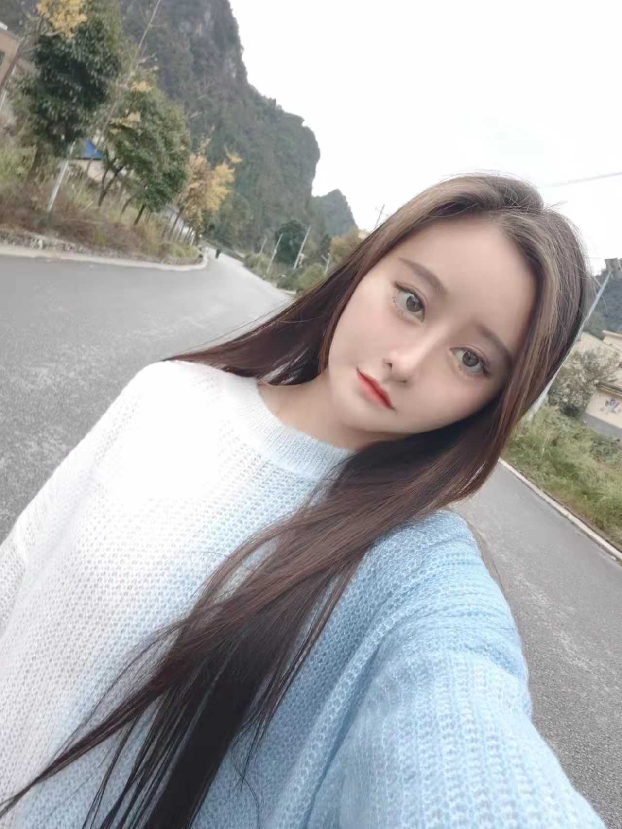 02年小萝莉 ，来自大山苗族