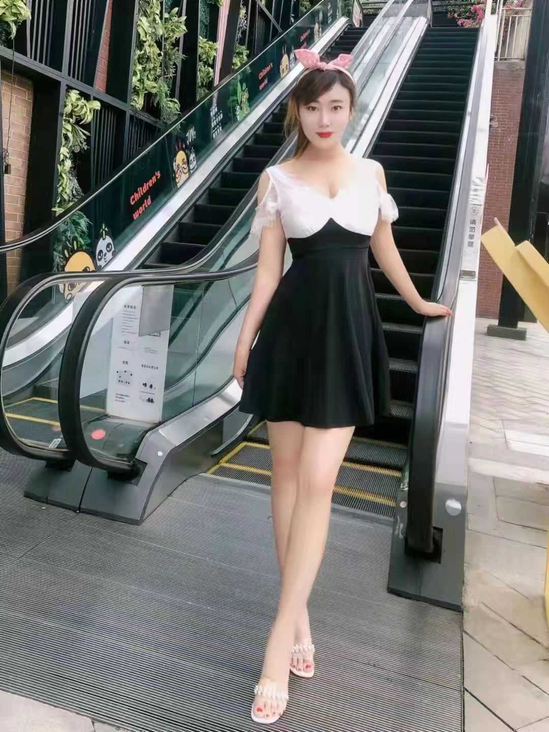 健身妹子，凹凸有致，很紧致的