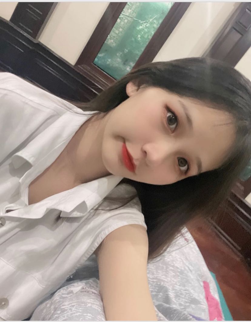 首下海，待客活泼开朗可调教