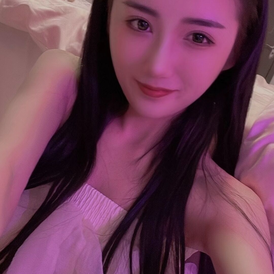 漂亮性感的年轻小妹