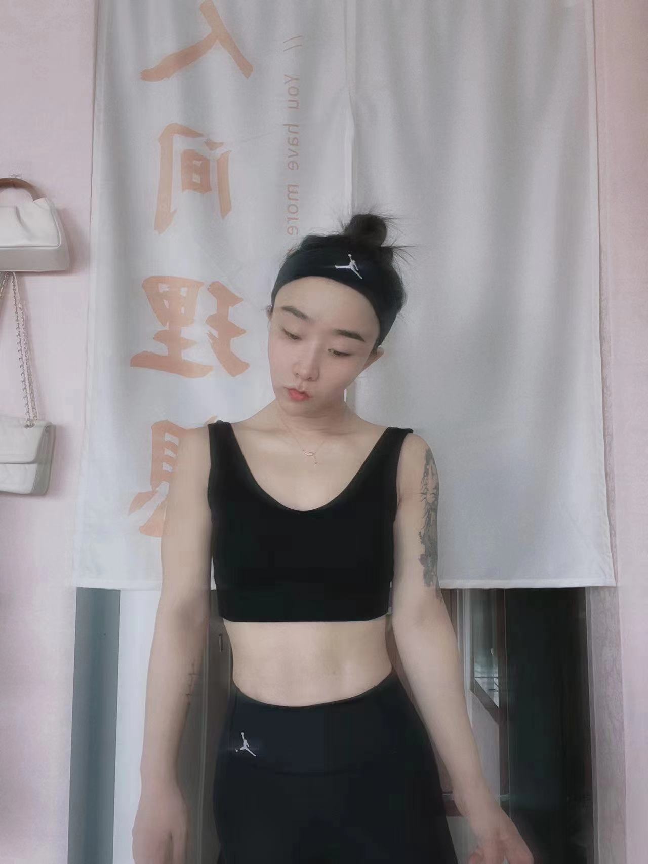 性感纹身小妹