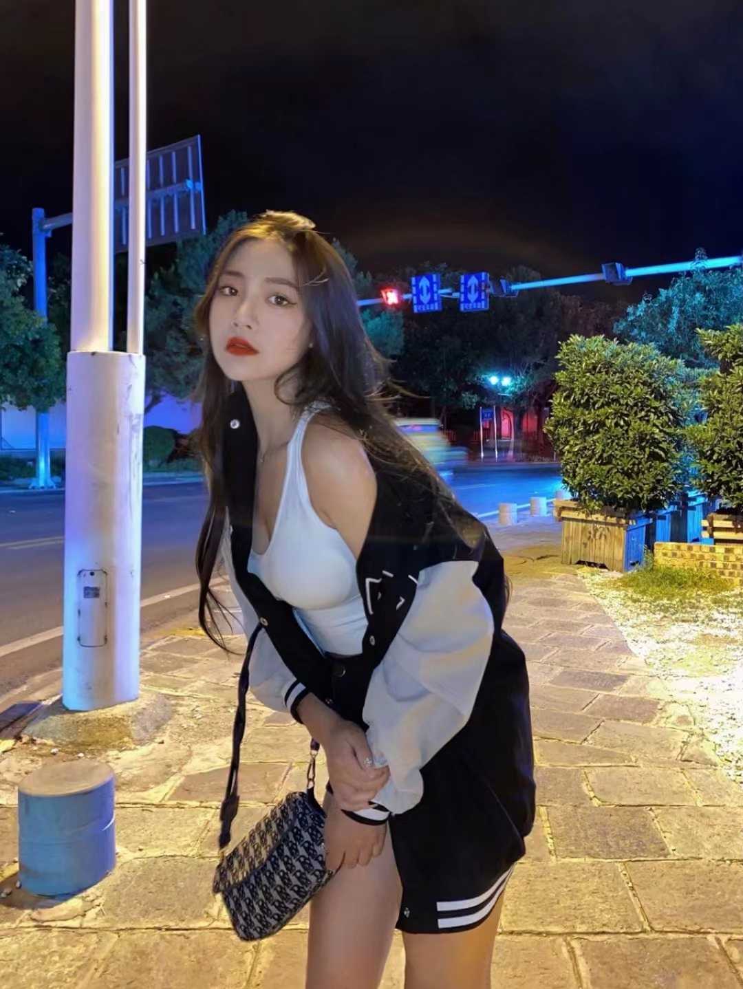 刚下水的大学生妹子