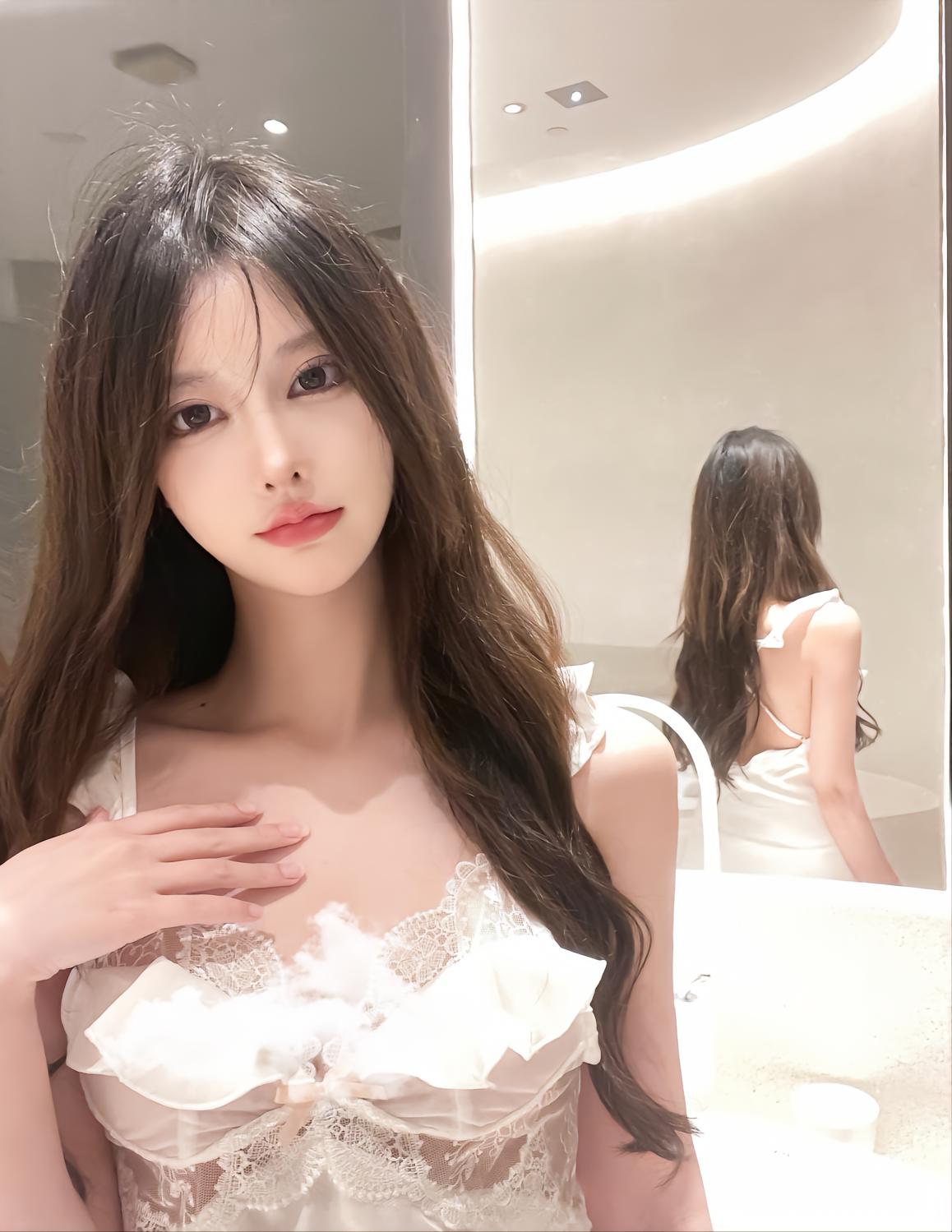 颜值超高的丰满妹子