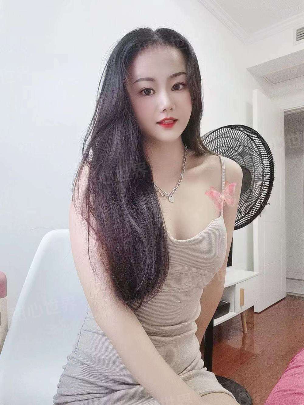 胸大的00后，欲罢不能