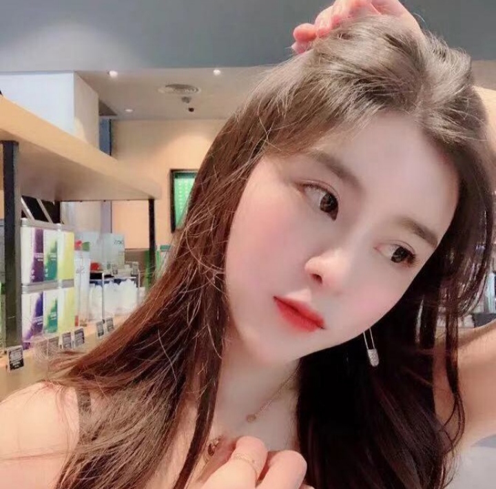 18岁的嫩妹，水多