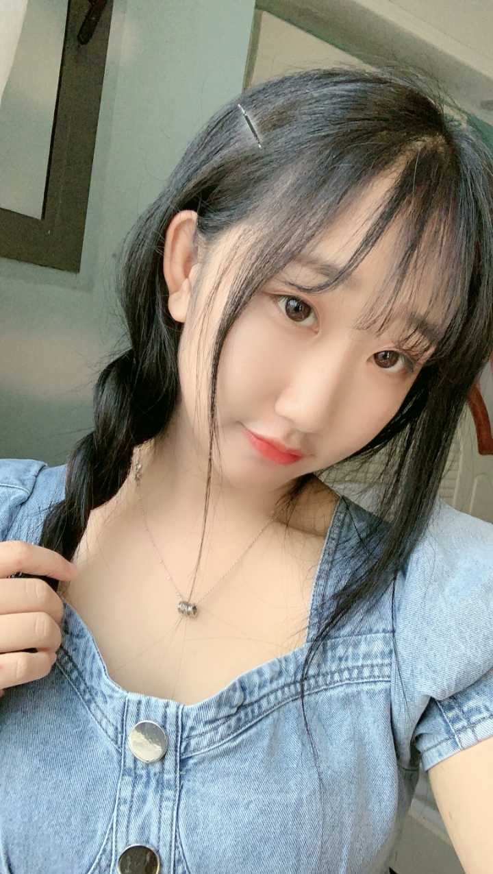 19岁小嫩妹，姿势随意开发