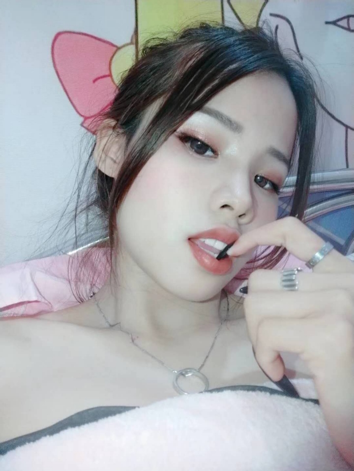 胸大 ，火辣风Sao，可后入