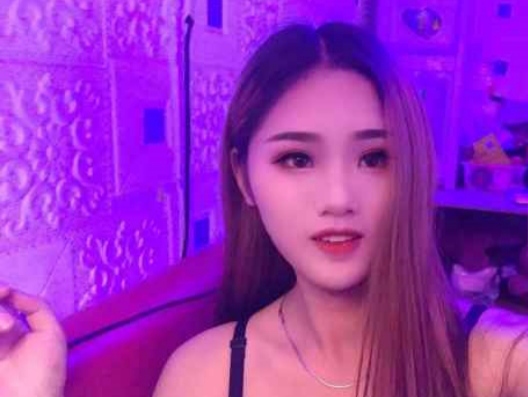 嫩紧水多的纹身小妹