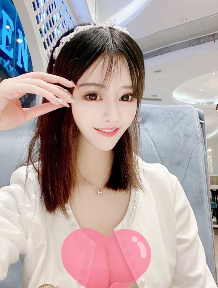 会喷水，水多，夹的紧