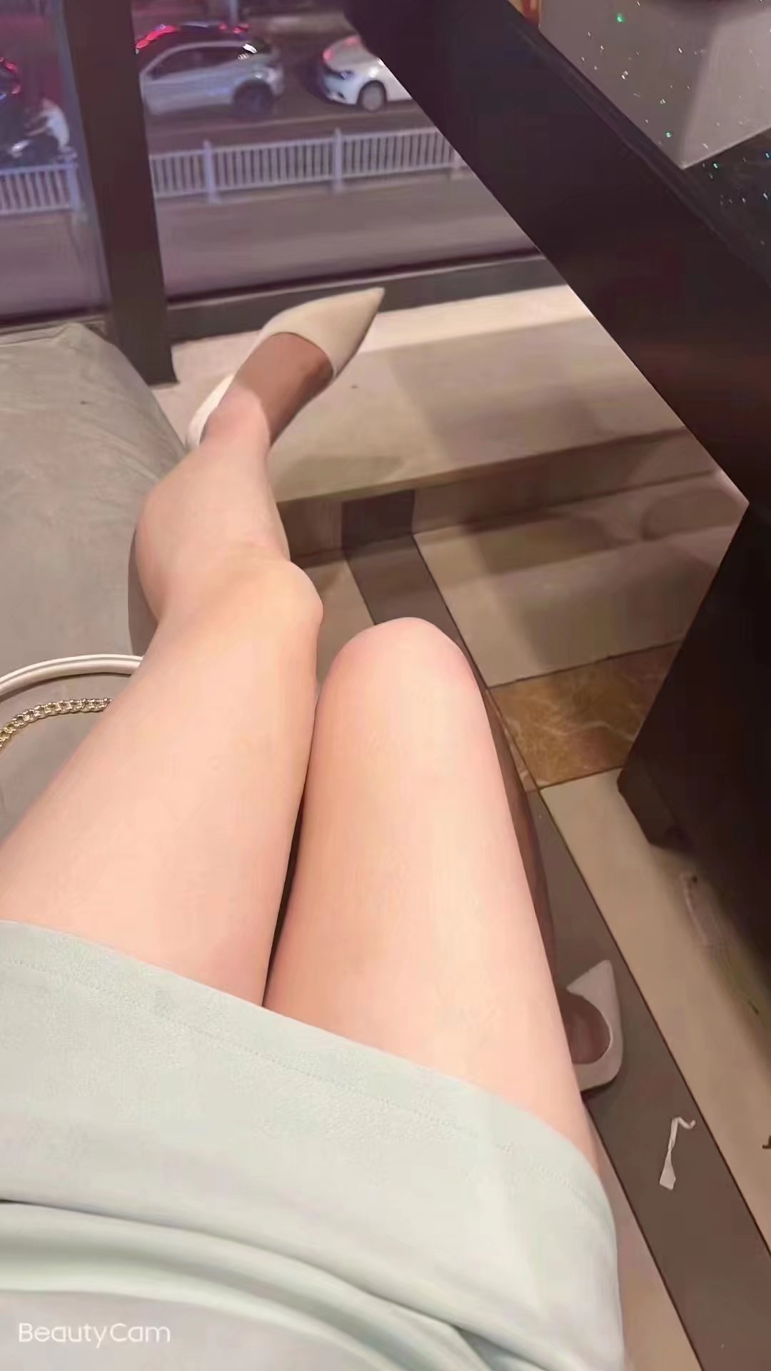 园区大长腿个人兼职美女