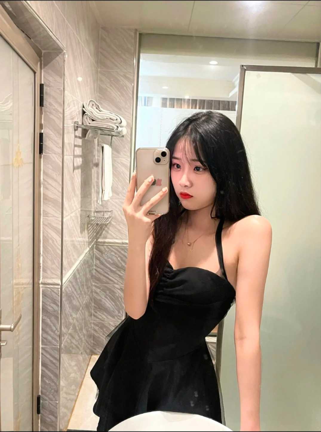 02年小白虎学妹暑假兼职