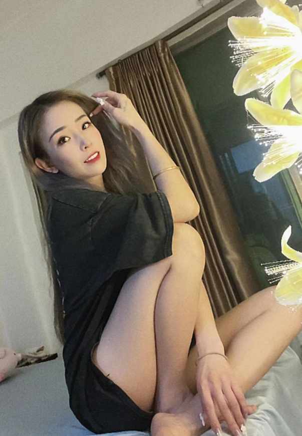 丰满泳装妹，制服诱惑