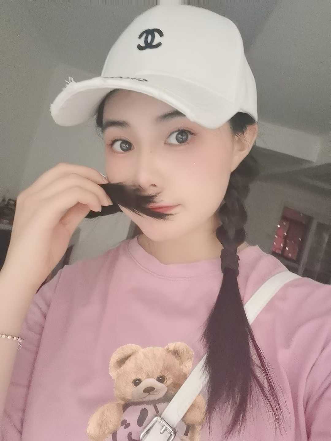 做美甲的兼职小妹