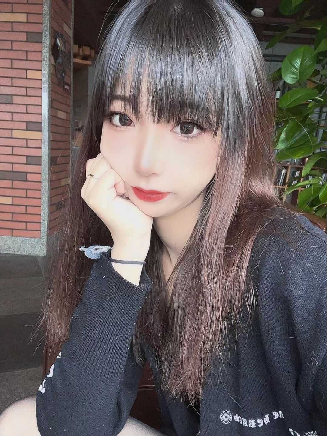 清纯在校学生妹，身材一流，活好听话