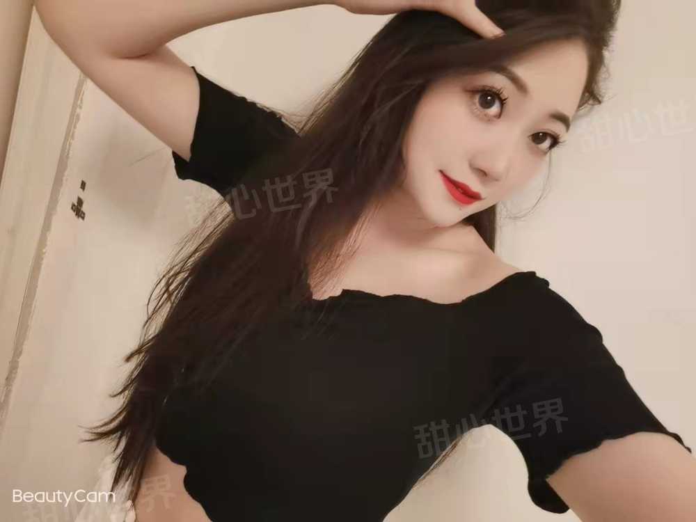 嫩妹水多，姿势随意