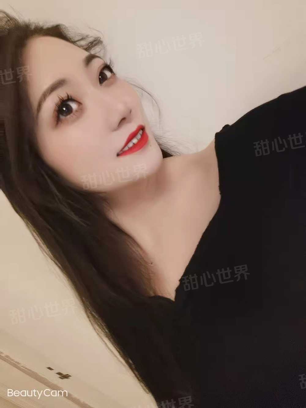 嫩妹水多，姿势随意