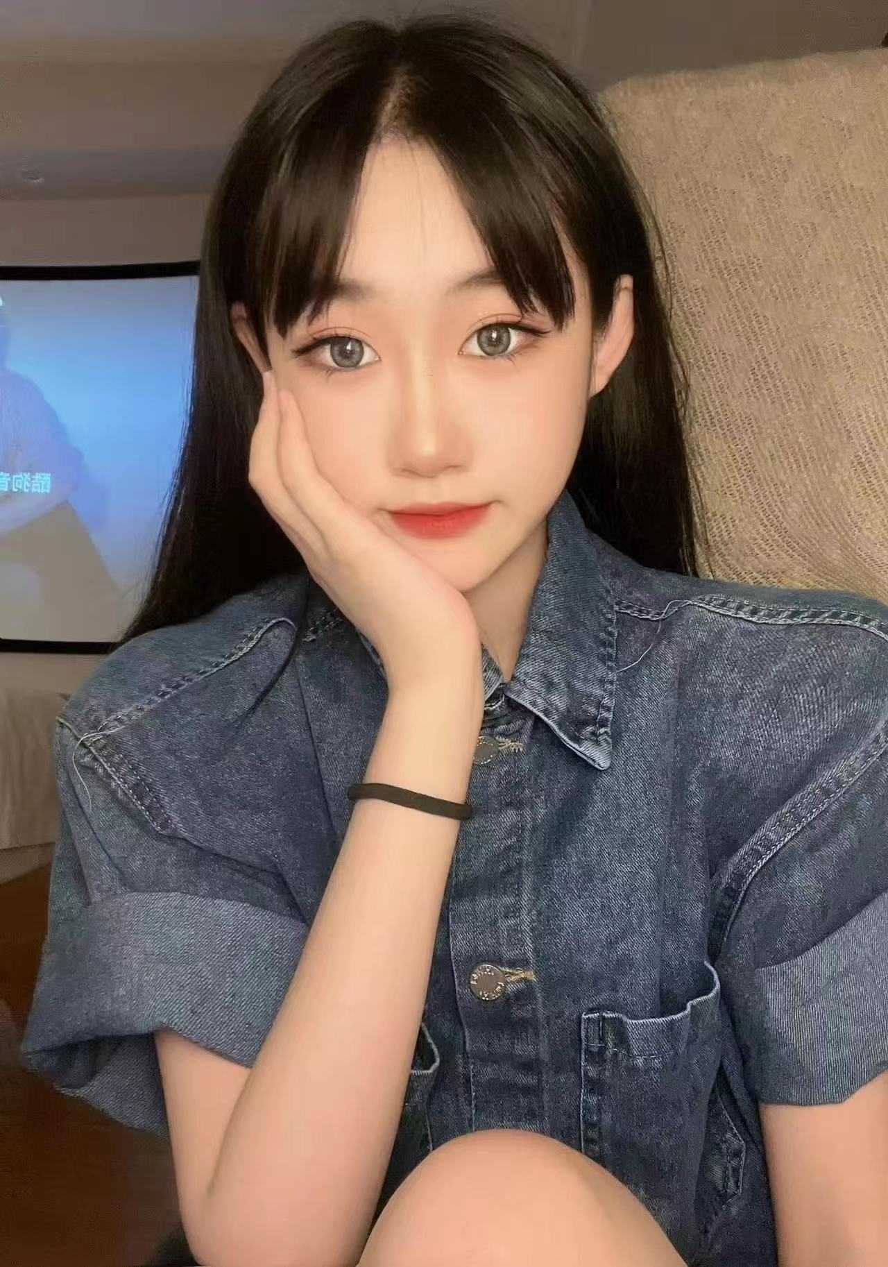 嫩妹，真的很漂亮，长在我审美上了