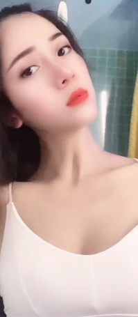 兼职嫩模，颜值高，身材很好，胸.大.有质感