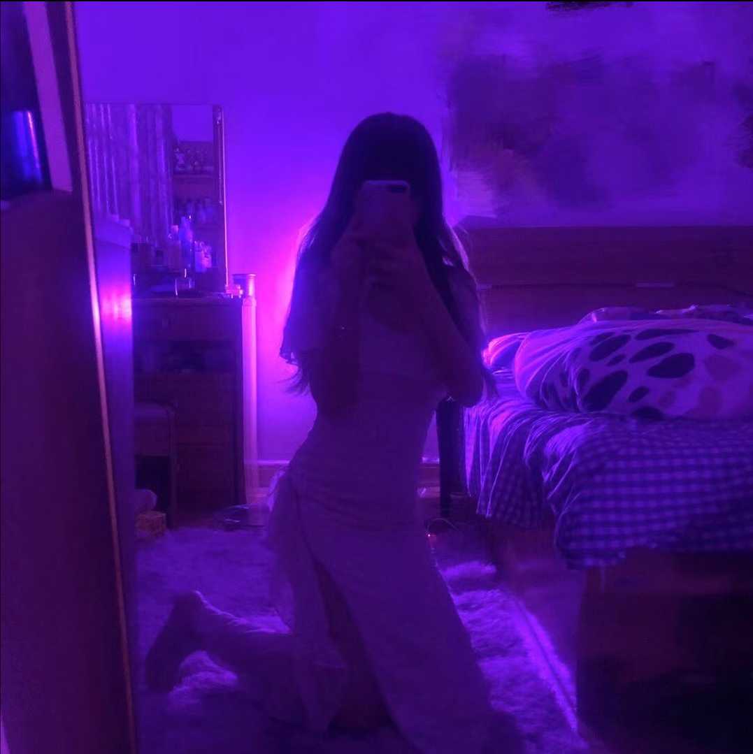 南城玩的很开的一个小姐姐。